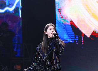[新闻]190201 《即刻电音》傅菁演出造型公开 性感魅惑大长腿瞩目