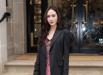 [新闻]190208 举手投足间透着知性优雅 郑秀妍闪耀亮相2019NY F/W RalphLauren秀