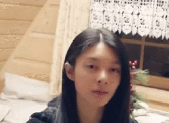 [新闻]190208 《横冲直撞20岁》彩蛋：回国前一天傅菁开心到模糊 深情表白祖国