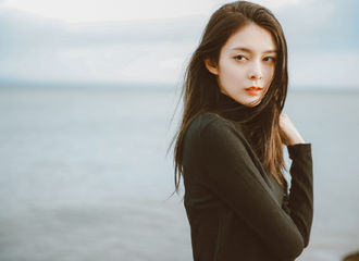[分享]190211 桌面壁纸安排上了！气质女神傅菁绝美海边照公开