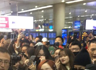 [分享]190214 分享一个手捧鲜花笑容治愈的吴宣仪