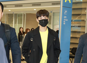 [新闻]190217 今天是鹅黄色暖男系机场时尚！深夜也超级帅气的演员大人！