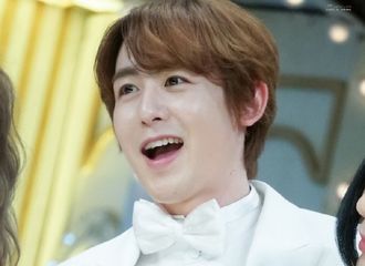 [分享]190220 穿着白西装的帅气王子！尼坤昨日进行3Zaaap录制