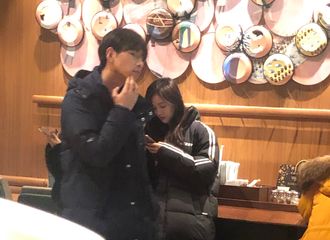[新闻]190222 吴宣仪最新偶遇，捕捉一只黑发漂亮妹妹