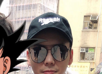 [新闻]190224 路人香港偶遇陈伟霆 被赞超瘦超帅性感胡渣瞩目！