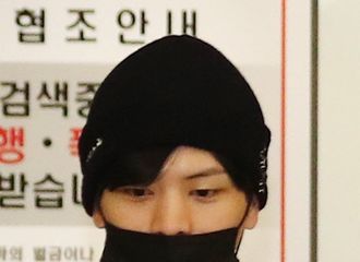 [分享]190224 一大早就用美貌努力工作！陆星材结束越南行程连夜返韩 