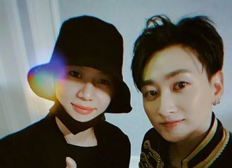 [分享]190304 “迷弟”泰民出动！现身SJ首尔演唱会与银赫前辈合影留念
