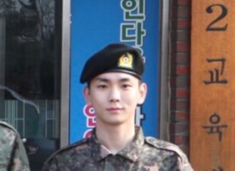 [新闻]190319 Key入伍第二周训练兵近照公开 温暖笑容吸引视线