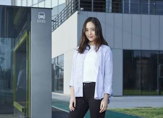 [分享]190323 最新代言照来啦！不管是裤子还是裙子都超级合适的水晶！