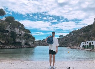 [新闻]190523 李敏镐,旅行中悠闲的日常...不现实的腿长