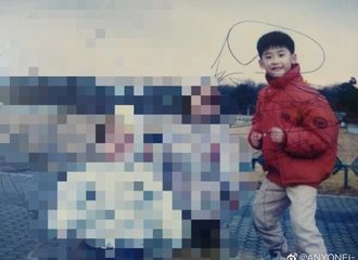 [分享]190525 没见过的童年照小小硕！白白净净小脸+呆萌表情→可爱炸裂！
