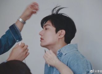 [新闻]190606 李敏镐发博终于再次现身，公开自己与众不同的帅气近况！