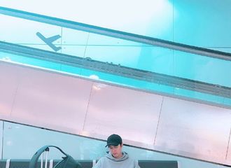 [分享]190611 哥哥在机场坐过的椅子也是宝贵的,探寻李敏镐的足迹之巴塞罗那机场的椅子