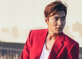 [分享]190613 红衣的李敏镐气质散发,无论是正装还是休闲装或者羽绒都完美
