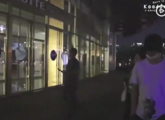 [新闻]190614 具晙会时隔很久同家人一起去看电影，熟悉的渔夫帽+白T装扮！