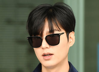 [新闻]190618 李敏镐‘神赐予的外貌’，仁川机场里行走的画报