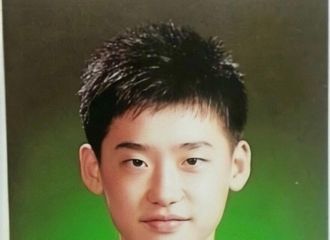 [分享]190618 时光飞逝！现建大研究生李钟硕：谁还没为毕业惆怅过呢~