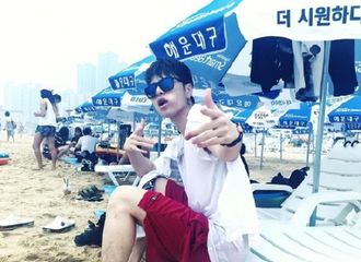 [新闻]190619 小具从小时候到长大后，完全是一个没有最帅只有更帅的过程✨