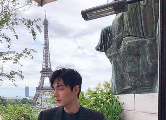 [新闻]190620 李敏镐，在巴黎公开近况..依旧的雕刻美男