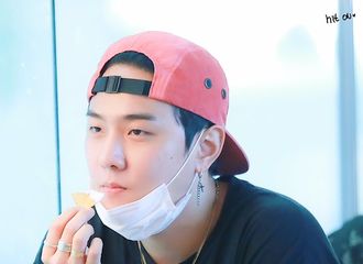 [分享]190620 吃东西时的可爱小狐狸金东爀，可爱也吃多了的小甜豆
