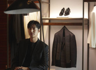 [新闻]190621 李敏镐退伍后首次公开行程，前方神级美貌出现！！！