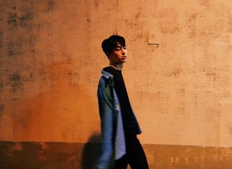[新闻]190623 像是某部电影中的浪漫情人让人心魂萦绕，走在复古风的前端的宋尹亨！