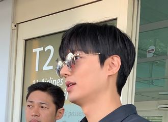 [分享]190624 李敏镐仁川出境生图，五官的精致与突出真的太好看了 还是宠粉的甜哥哥