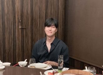 [新闻]190626 李敏镐抵台拍广告获得粉丝热烈欢迎，吃小笼包吃到喷汁kkk