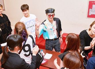 [分享]190715  WINNER大阪公演周边售卖 有机会获得拍手会名额