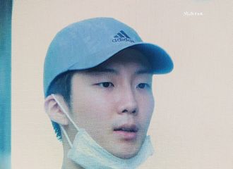 [新闻]190718 WINNER结束演唱会返回韩国 暖心收下粉丝的信件