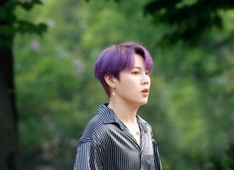 [新闻]190719 河成云闪耀的上班路 今日出席《音乐银行》彩排