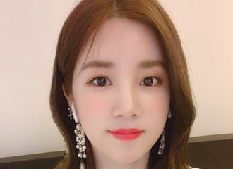 [分享]190723 Apink朴初珑清纯美貌发散，向蔚山panda们问好~