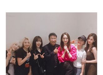 [分享]190725 少女时代+SM李秀满，一起为《EXIT》林允儿应援
