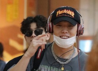 [新闻]190725 iKON羽田机场出境 面带笑容帅气十足