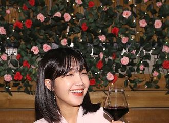 [新闻]190726 郑恩地红酒专访 “想一直成为apink”