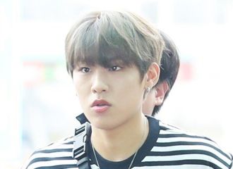 [新闻]190726 是冰柠檬口味！李大辉&朴佑镇所属组合AB6IX为行程今日飞新加坡