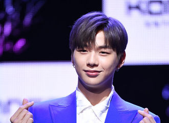 [新闻]190726 姜丹尼尔Solo出道新专斩获15个国家和地区iTunes专辑榜1位