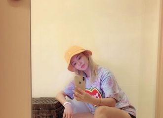 [新闻]190727 孝渊展现日常嘻哈造型装扮，难以超越的girl crush定式！