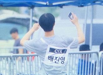 [分享]190727 化身一日迷弟，捕捉前排为朴志训应援的裴珍映