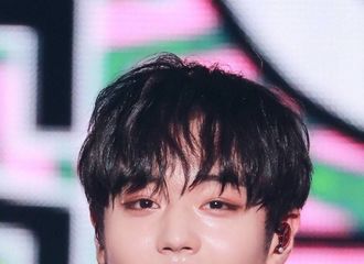 [分享]190729 好久不见我们志训！《L.O.V.E》舞台也太欲了吧