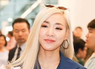 [新闻]190729 Girl Crush魅力十足！Tiffany Young为演唱会行程抵达首尔