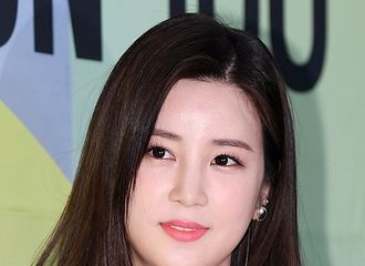 [新闻]190731 朴初珑为职业棒球比赛开球 8月3日“橙色情人节”活动见！