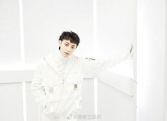 [新闻]190731 《AI》MV拍摄花絮图9P 黄子韬黑白风格酷劲十足