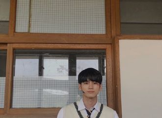 [新闻]190802 “炳文高的瞬间”，邕圣祐晒出《十八岁的瞬间》花絮照