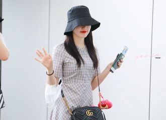 [新闻]190804 GFRIEND从香港国际机场出境，超美的机场路女友来啦！