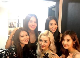 [新闻]190804 严正花前辈为Tiffany Young首尔演唱会应援“助威鼓掌”