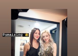 [分享]190805 Tiffany Young与严正花前辈合照“感谢您成为我巨大的光芒”