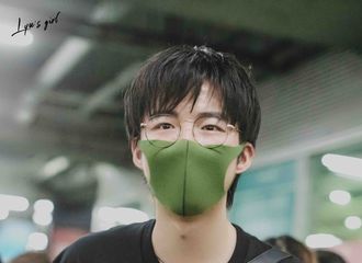 [新闻]190807 刘宇宁北京机场到达 帅气宁哥口罩颜色瞩目