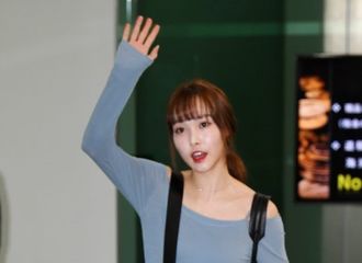 [新闻]190808 GFriend由于海外日程出国，活力满满的女友们~