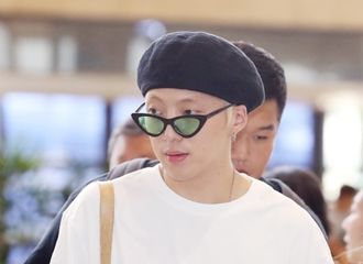 [新闻]190809 男模团来啦~今天的机场时尚依旧是全场焦点